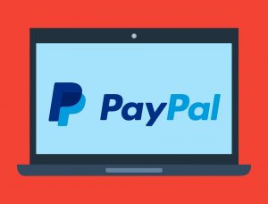 Logo paypal affiché sur l'écran d'un ordinateur portable